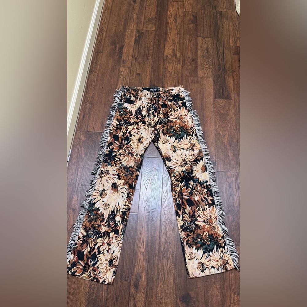 Floral tapestry Fringe men’s Pants in Beige & Black. - Picture 7 of 11
